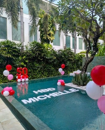 FLOATING POOL DISPLAY