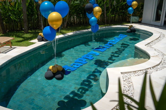 FLOATING POOL DISPLAY