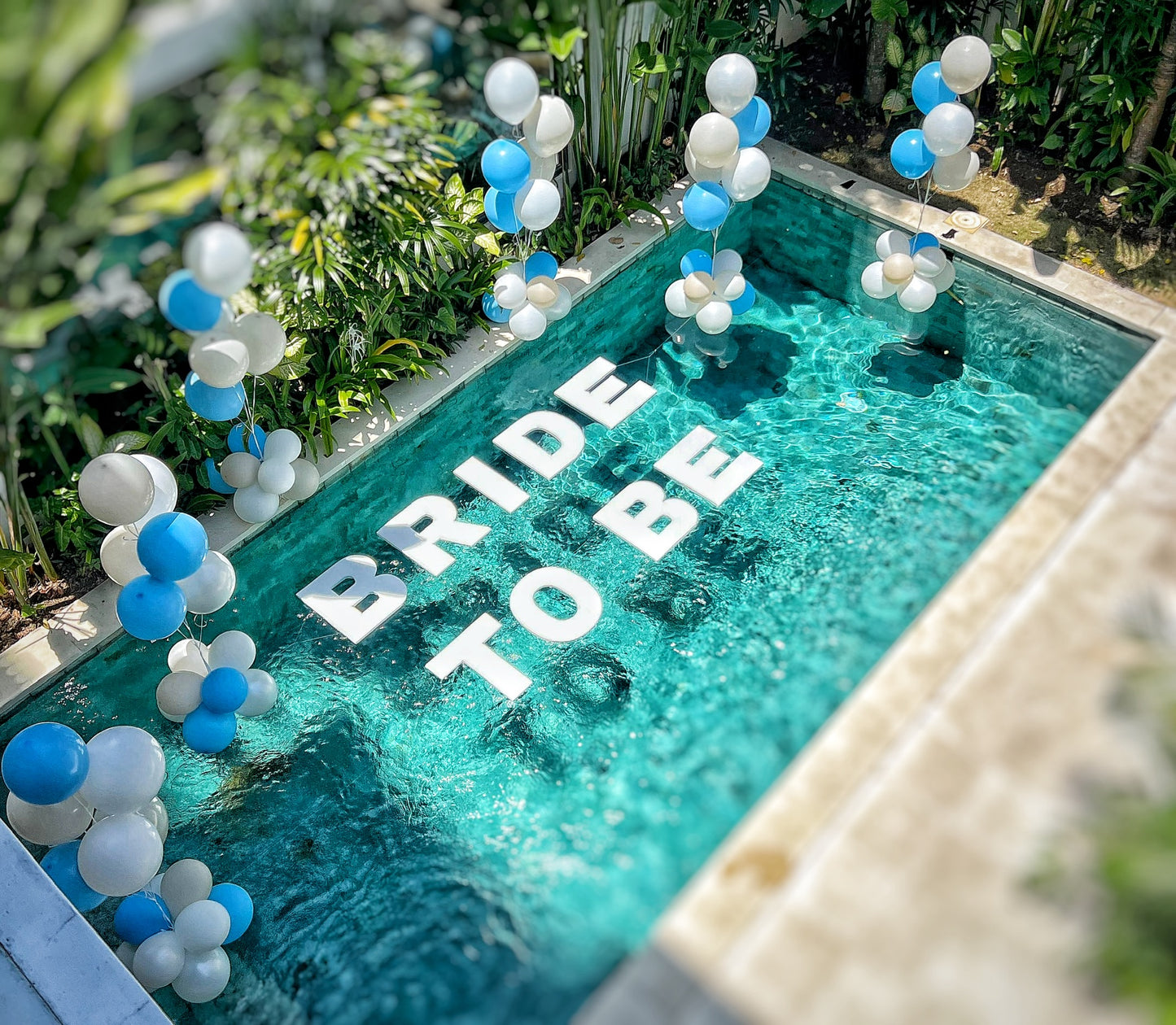 FLOATING POOL DISPLAY