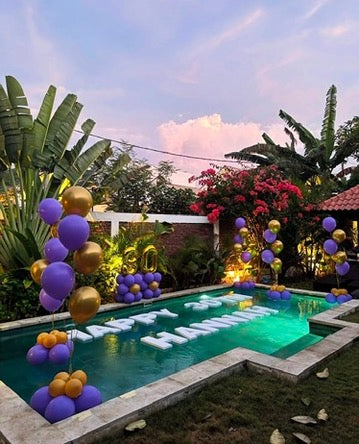 FLOATING POOL DISPLAY