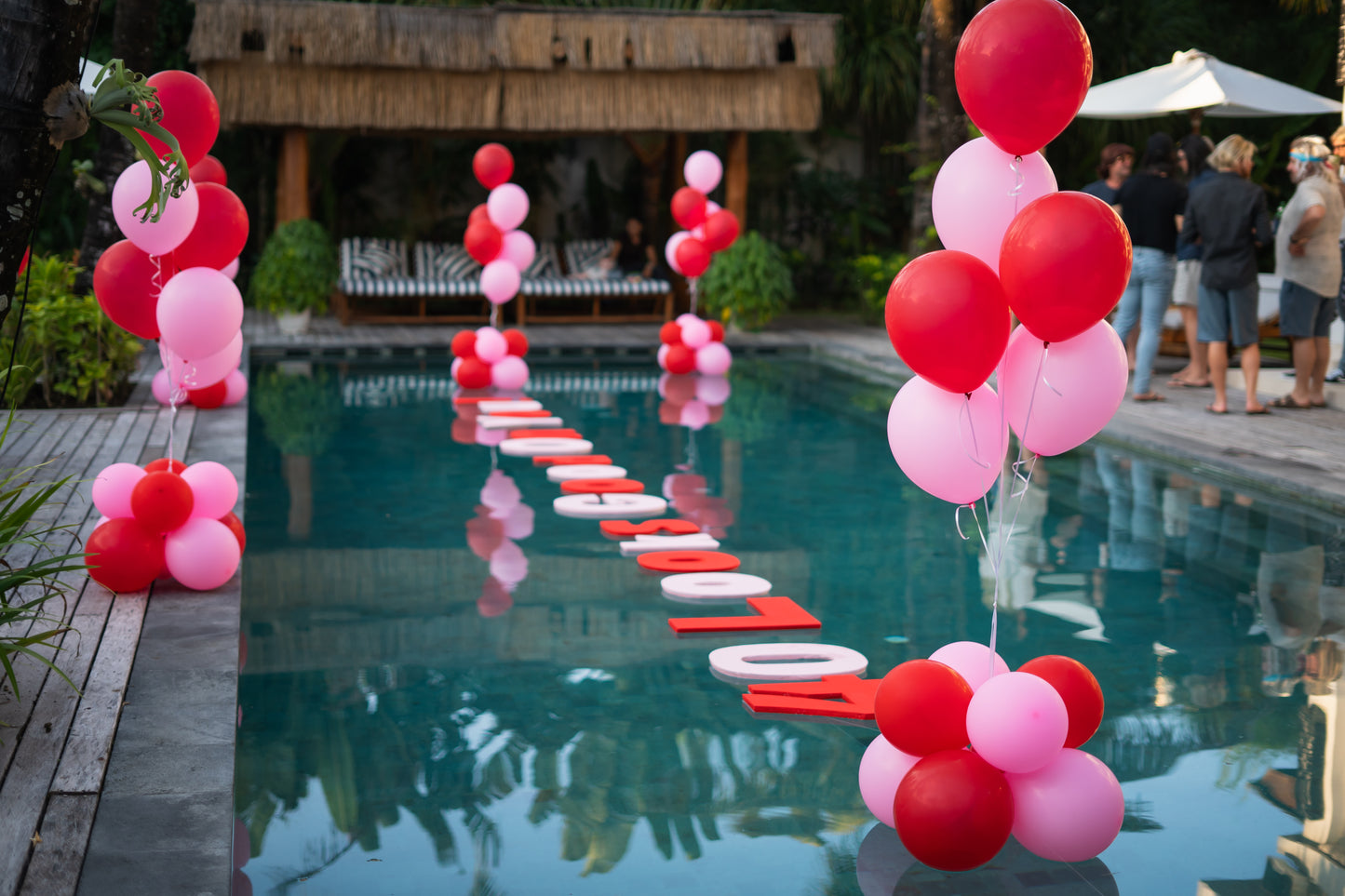 FLOATING POOL DISPLAY